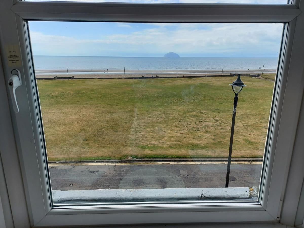 Girvan Guest House エクステリア 写真
